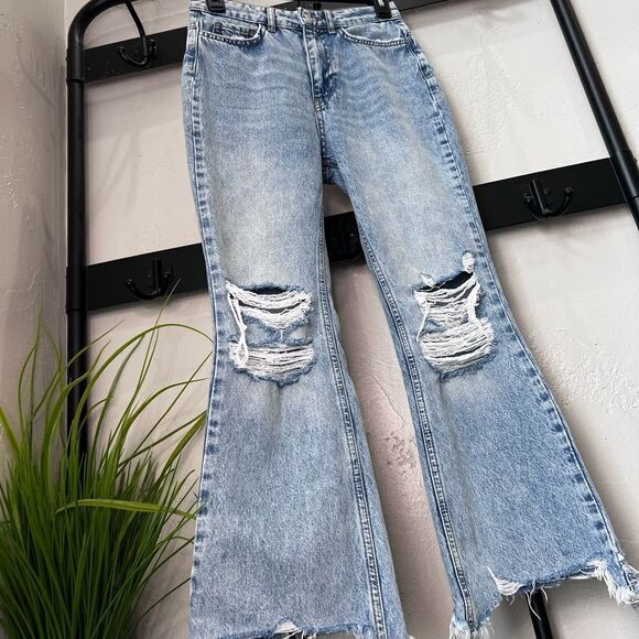 Urban Outfitters BDG Wilco Destroyed High-Waisted Cropped Flare Jeans sz 25 - Picture 10 of 16